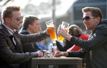 Von Freitag bis Sonntag können auf der Kölner Bierbörse im Mediapark über 500 Biersorten getestet werden. (Symbolfoto: dapd)