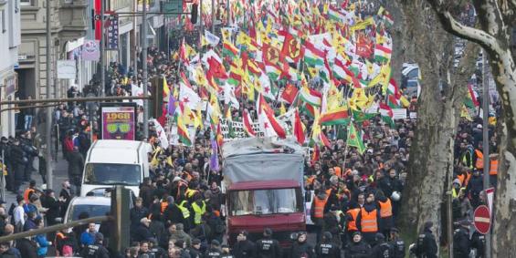 Polizei Lost Kurden Demo Vorzeitig Auf Koeln De