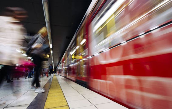 Frau gegen Bahn geschubst Verdächtiger festgenommen