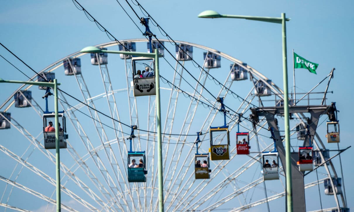 Seilbahn und Riesenrad