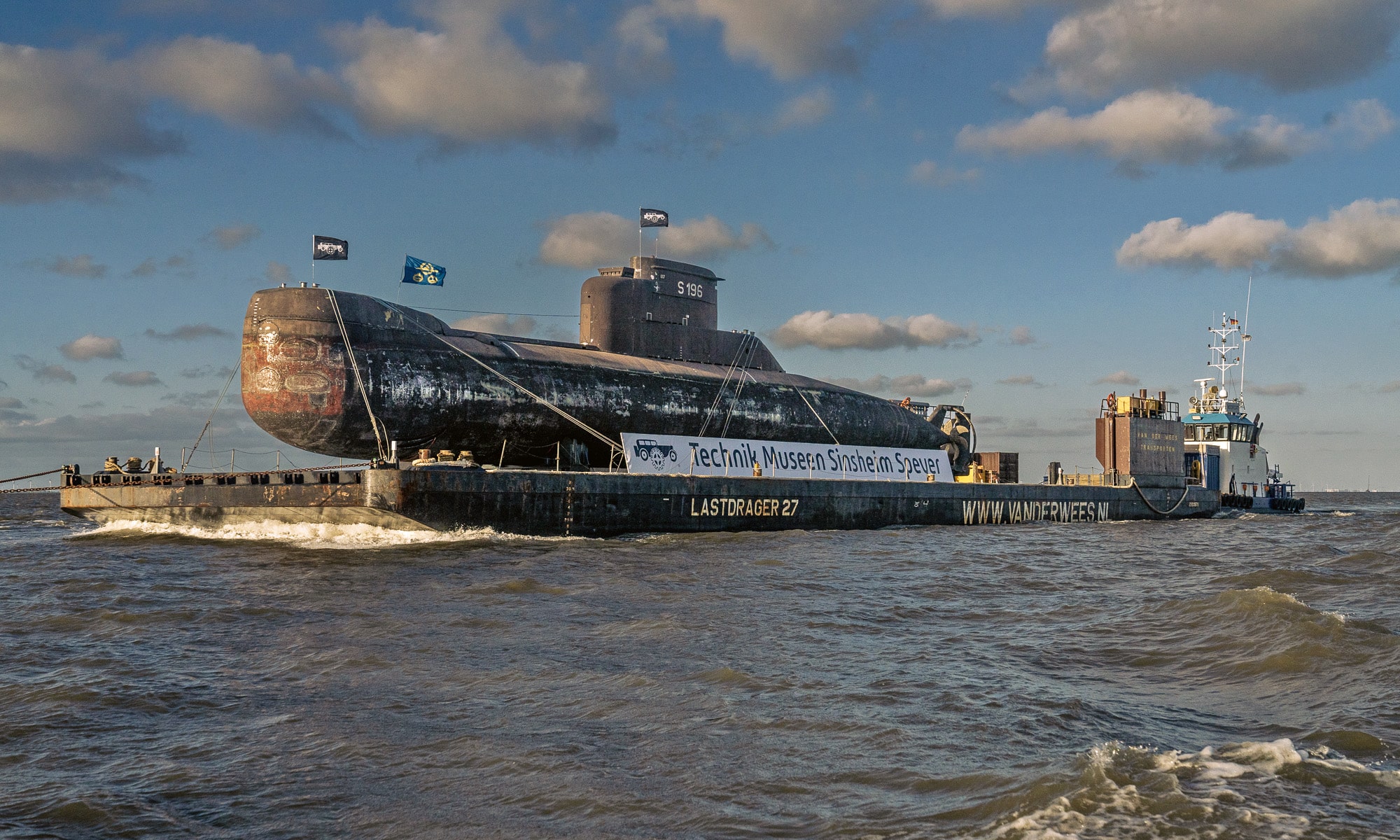 Hier könnt ihr ein U-Boot in Köln anlegen sehen