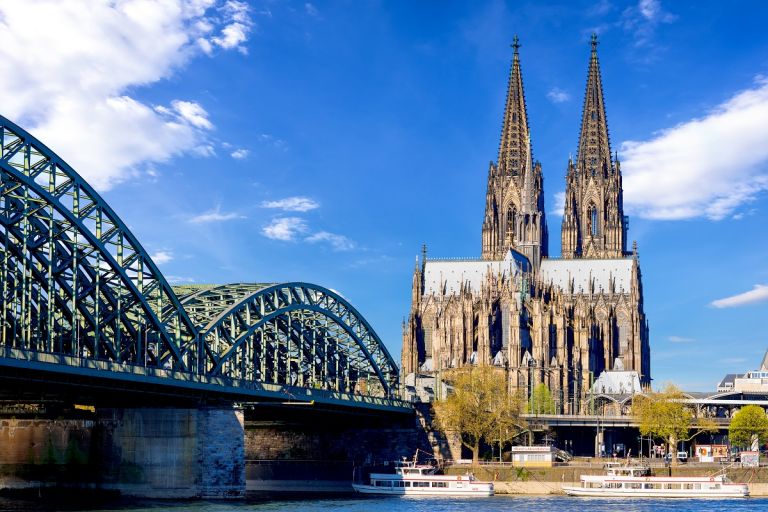 Das Köln-Panorama mit Dom