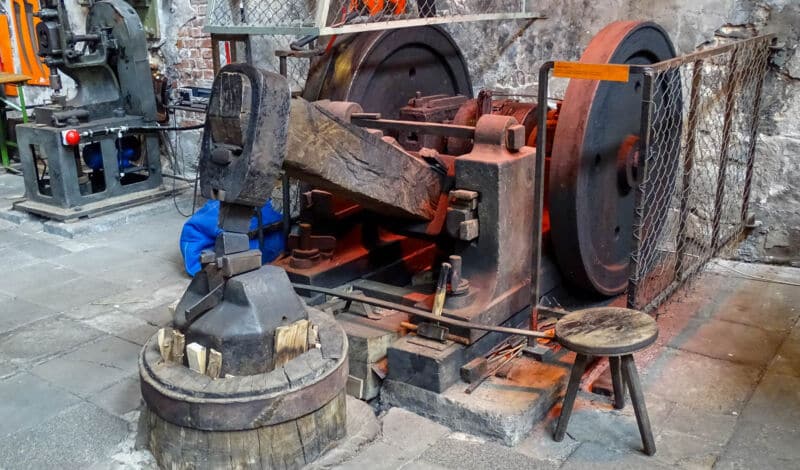 Ein Hammerwerk im Industriemuseum Freudenthaler Sensenhammer