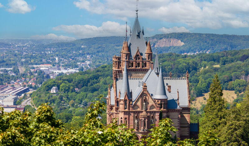 Schloss Drachenburg auf dem Drachenfels bei Königswinter