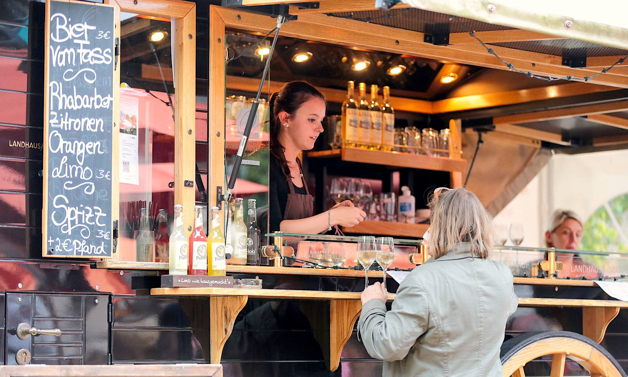 Gastronomie-Kutsche beim Herbstfestival auf Schloss Eller