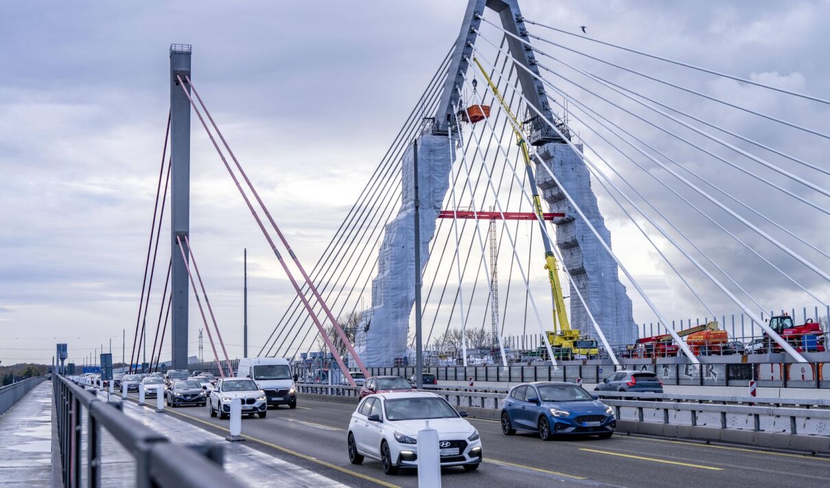 Neubau der Autobahnbrücke der A1 über den Rhein bei Leverkusen