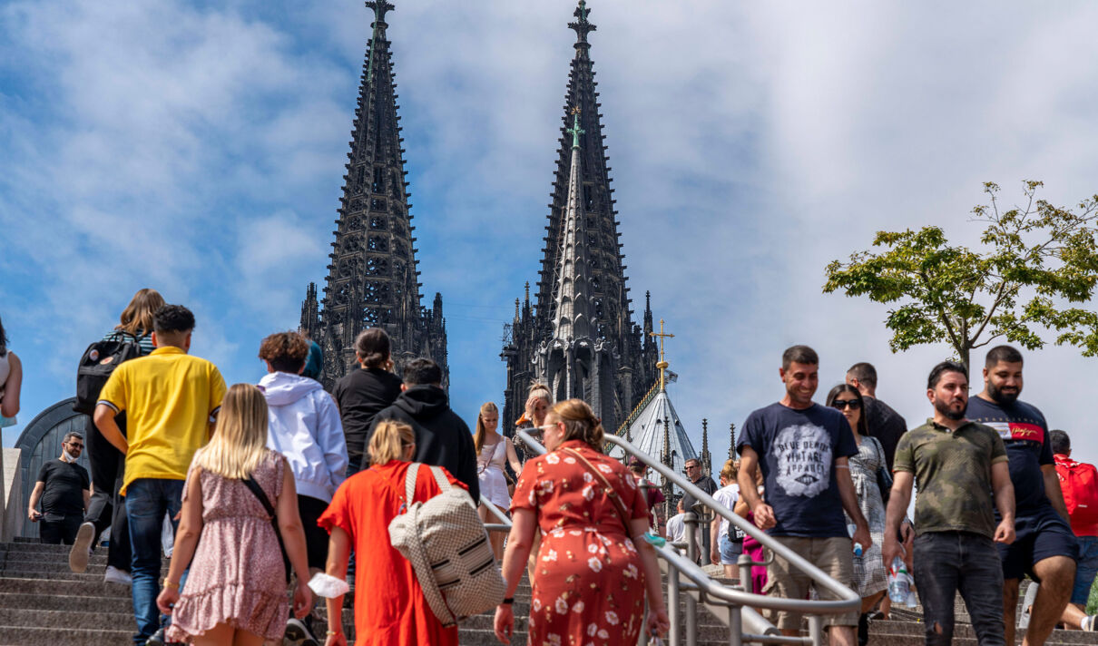 Touristen am Kölner Dom