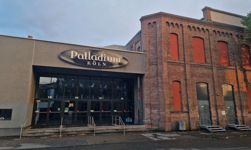 Eingangsbereich der Veranstaltungshalle Palladium in Köln-Mülheim