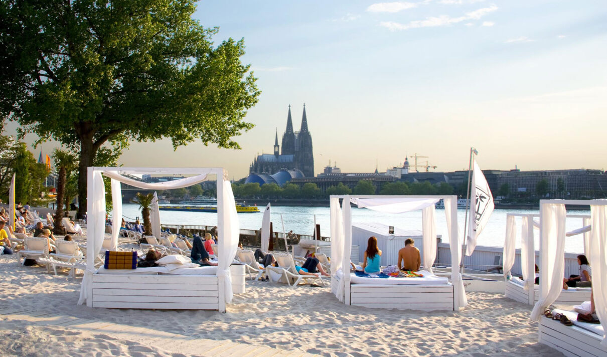 Beachbetten im km 689 Cologne Beach Club