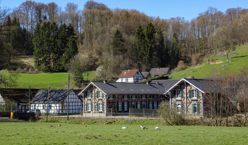 Gebäude des Erlebnisbauernhofs Gut Schiff zwischen Herrenstrunden und Bergisch Gladbach