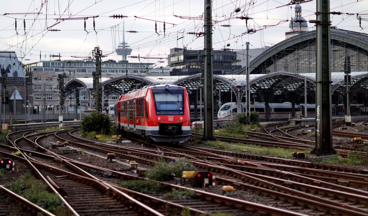 Zug vorm Kölner Hbf