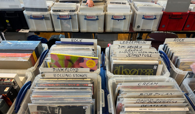 Schallplatten werden zum Verkauf angeboten