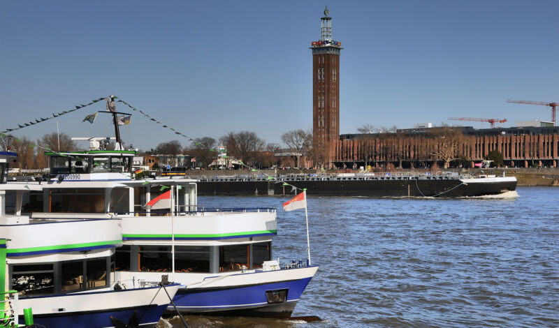 Ausflugsschiffe auf dem Rhein