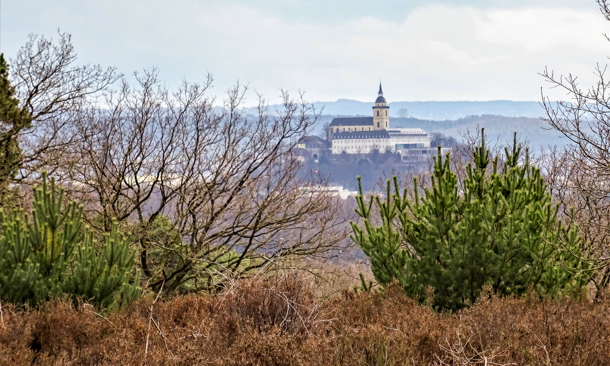 Blick von der Wahner Heide aus auf den Michaelsberg in Siegburg