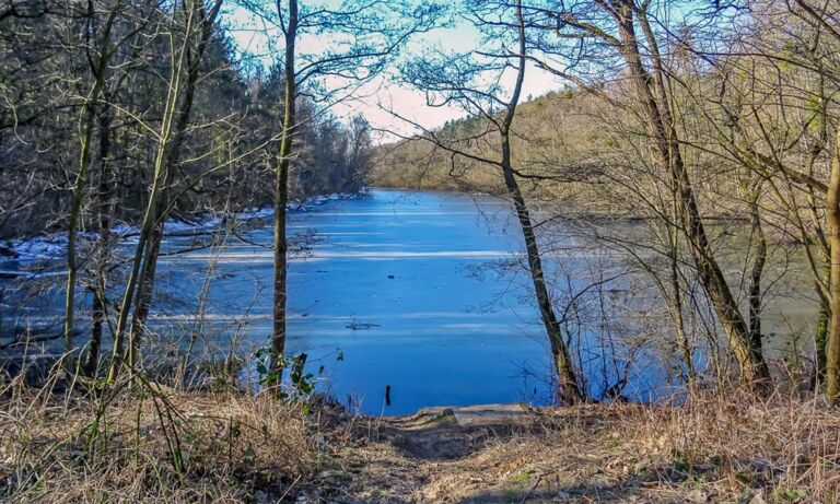 Blick auf den Schluchtsee in der Ville im Winter