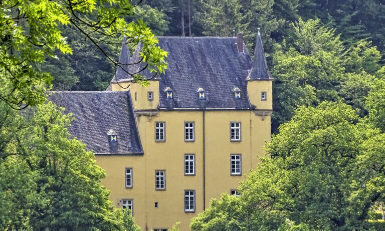 Blick auf Schloss Strauweiler in Odenthal