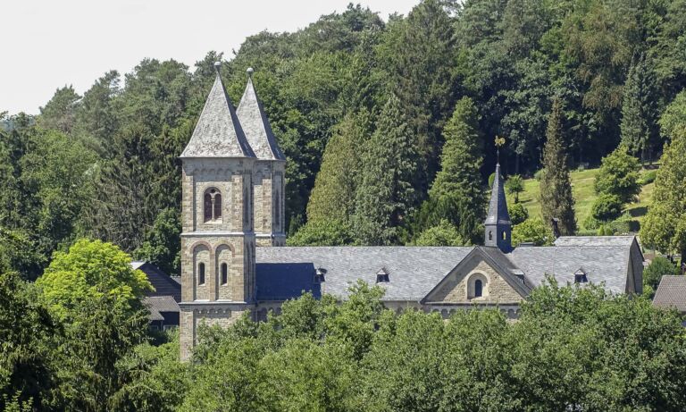 Blick auf die Kirche St. Lucia in Immekeppel