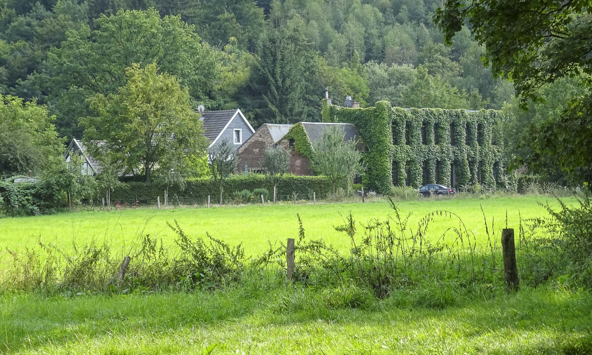 Blick auf den Obenrüdener Kotten, ein ehemaliger Schleifkotten an der Wupper am Südrand von Solingen