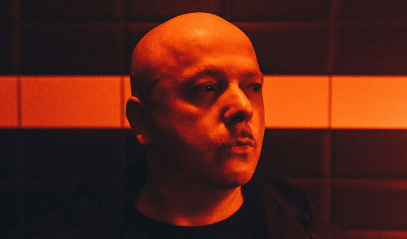 Der Sänger Ronan Harris vom Elektromusikprojekt VNV Nation.