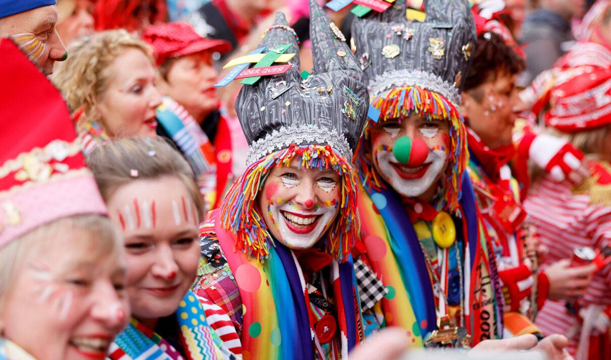 Eröffnung des Straßenkarnevals auf dem Alter Markt an Weiberfastnacht